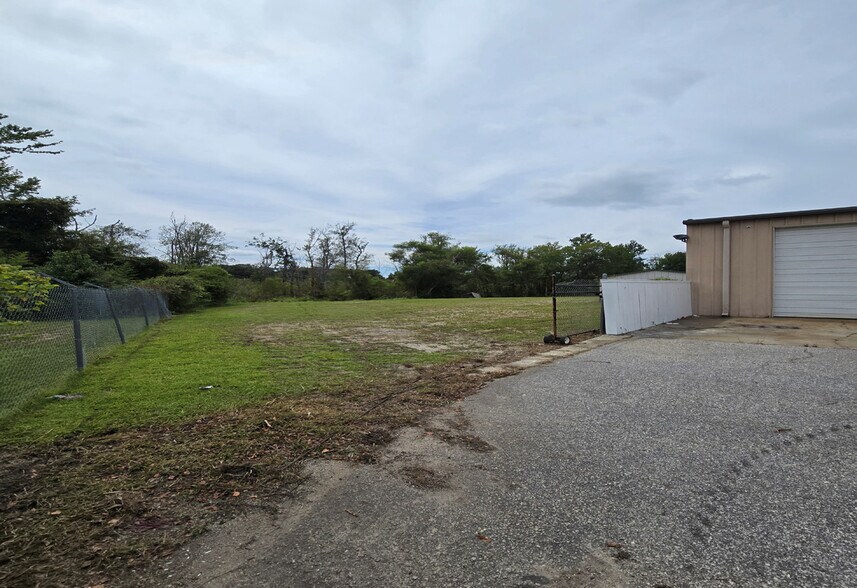More Photos Of 2185 Storage Rd, Sumter Light Manufacturing For Sale