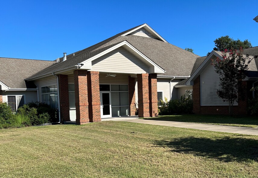 Primary Photo Of 410 S Avalon St, West Memphis Rehabilitation Center For Sale