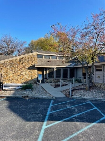 More Photos Of 3200 Sycamore Ct, Columbus Medical For Sale