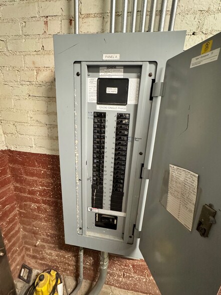 More Photos Of 585 E Thompson Blvd, Ventura Restaurant For Sale