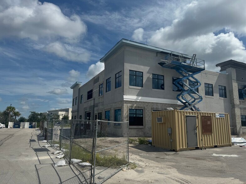 More Photos Of 11530 SW Village Pky, Port Saint Lucie Medical For Lease