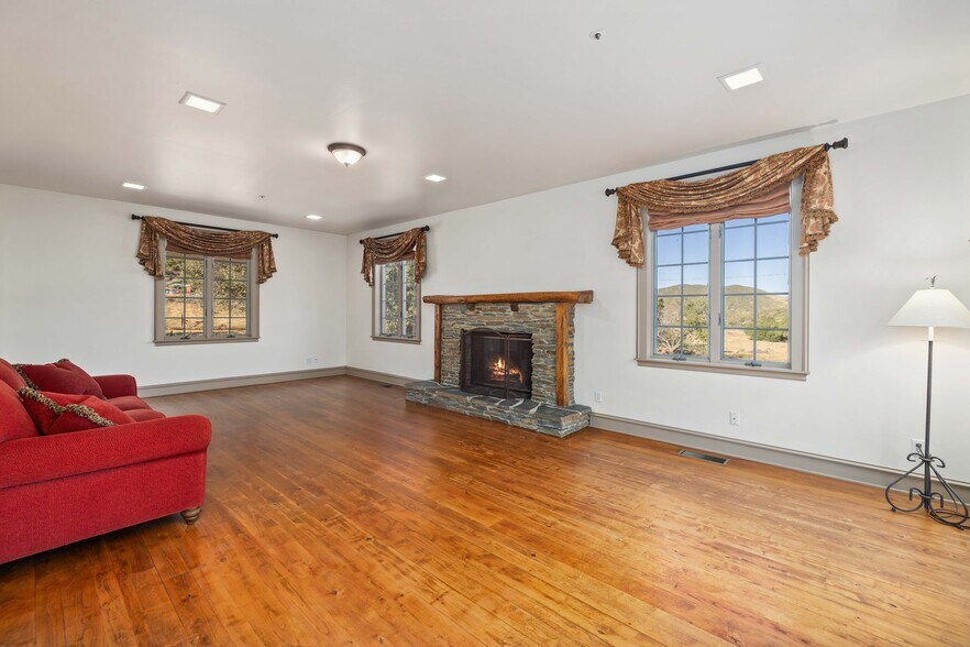 More Photos Of 11660 Lonesome Valley Rd, Leona Valley Specialty For Sale