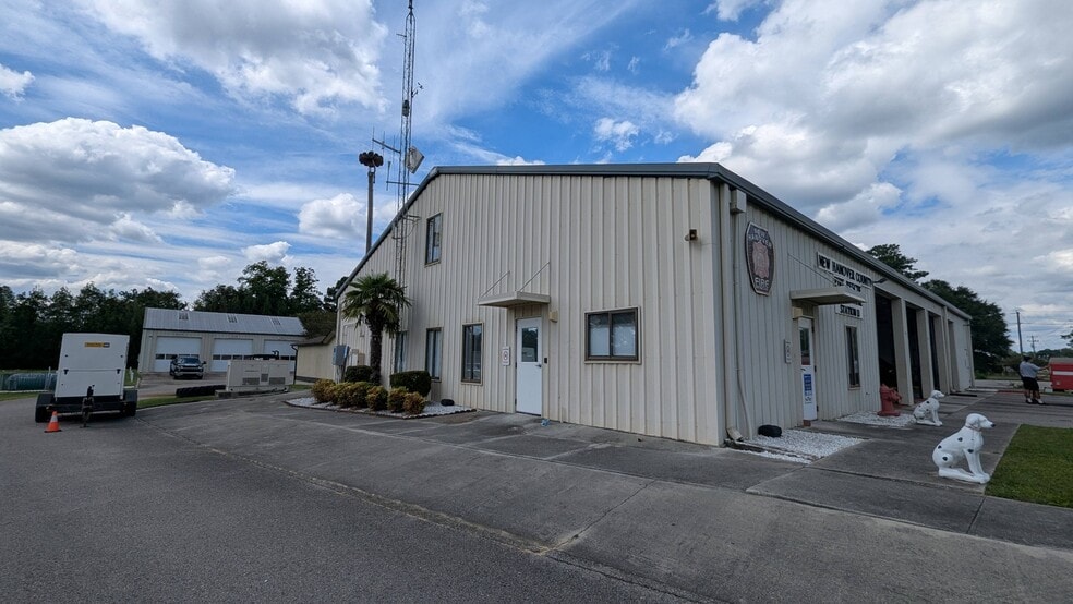 More Photos Of 5311 Castle Hayne Rd, Castle Hayne Flex For Lease
