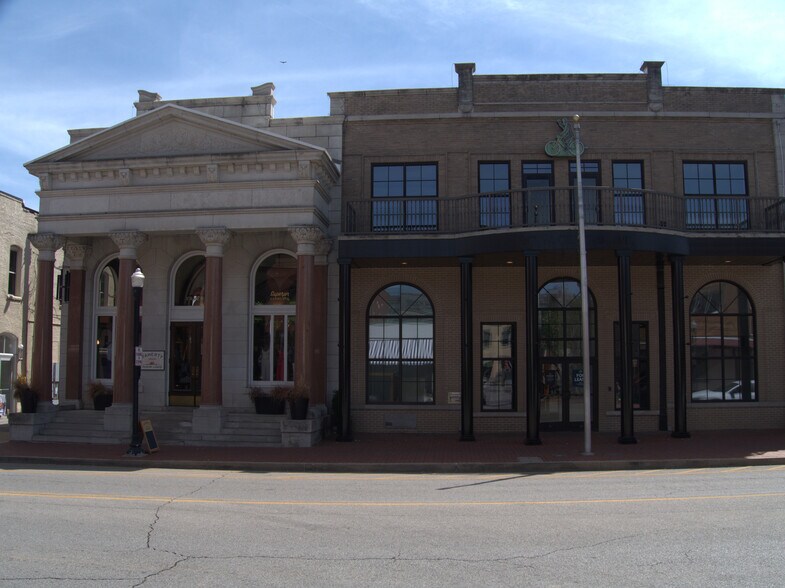 More Photos Of 117 W Central Ave, Bentonville Storefront Retail Office For Lease