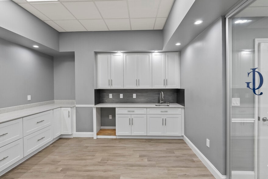 More Photos Of 1011-1039 NW 31st Ave, Pompano Beach Manufacturing For Lease