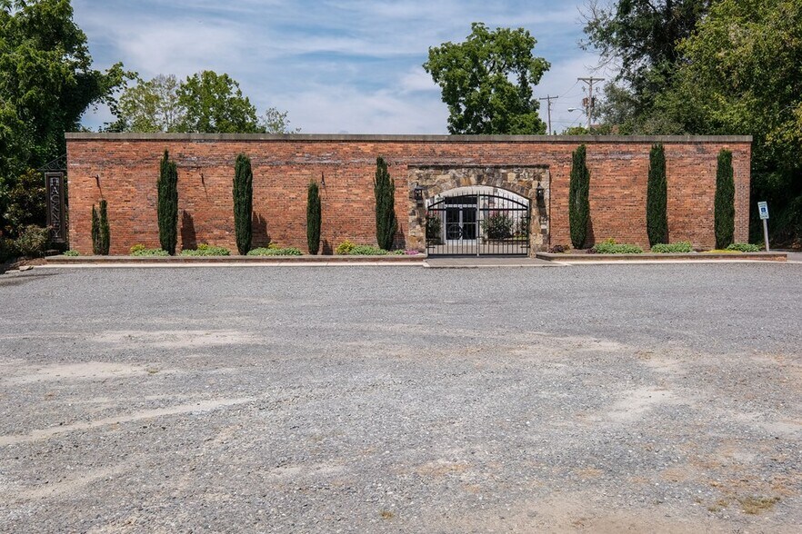 More Photos Of 11 Railroad St, Murphy Research And Development For Sale