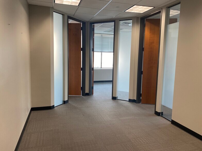 More Photos Of 2200 E Williams Field Rd, Gilbert Storefront Retail Office For Lease