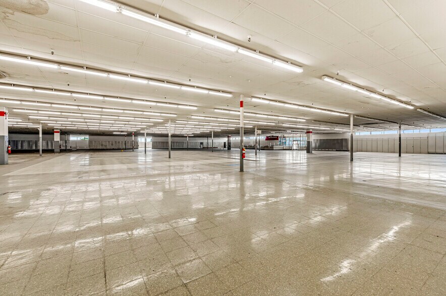 More Photos Of 1519 IN-37, Elwood Storefront Retail Office For Lease