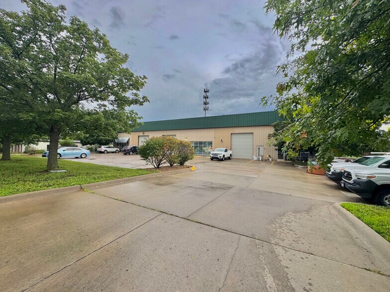 Primary Photo Of 4910 Wakarusa Ct, Lawrence Warehouse For Lease