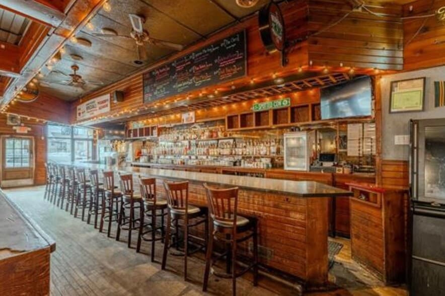 More Photos Of 544 N Main St, Oshkosh General Retail For Sale