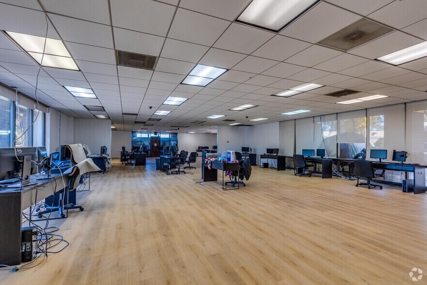 More Photos Of 3555 Pecos-McLeod Interconnect, Las Vegas Office For Sale