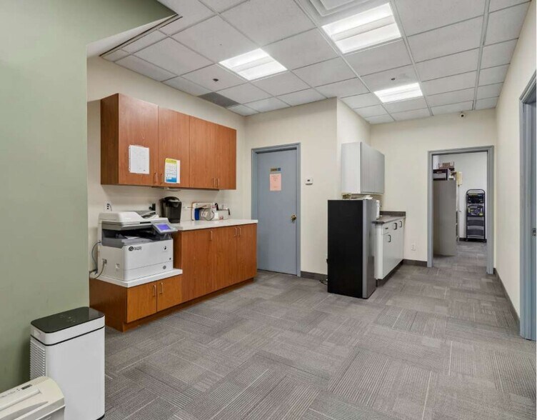 More Photos Of 242 Applewood Cres, Vaughan Light Manufacturing For Sale