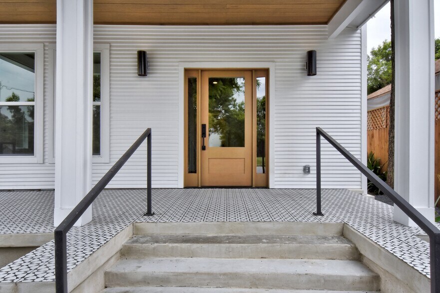 More Photos Of 1801 E Cesar Chavez St, Austin Loft Creative Space For Lease