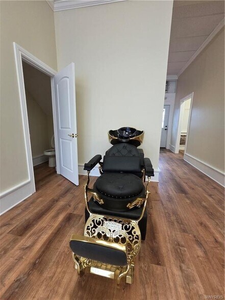 More Photos Of 6 State St, Middleport Storefront Retail Residential For Lease