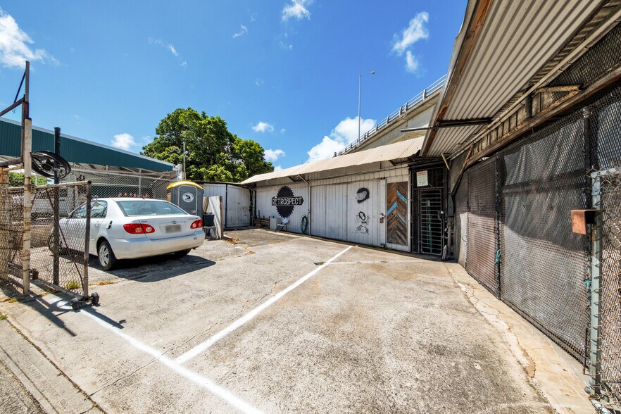 More Photos Of 3065 Kapiolani Blvd, Honolulu Warehouse For Sale