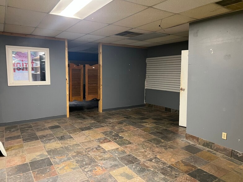 More Photos Of 1186 N High St, Columbus Storefront Retail Office For Sale