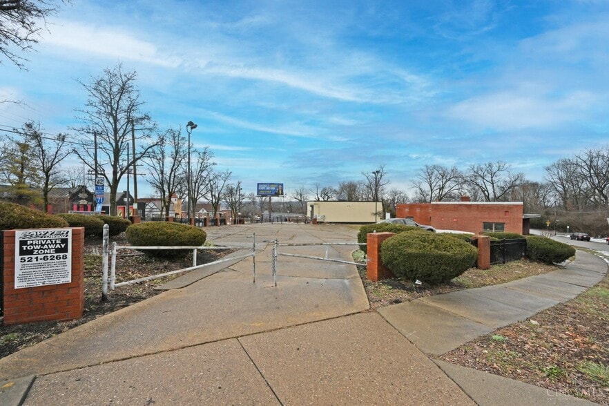 More Photos Of 910 Barry Ln, Cincinnati Medical For Lease