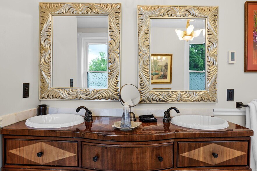 More Photos Of 504 W 5th St, Washington Hospitality For Sale