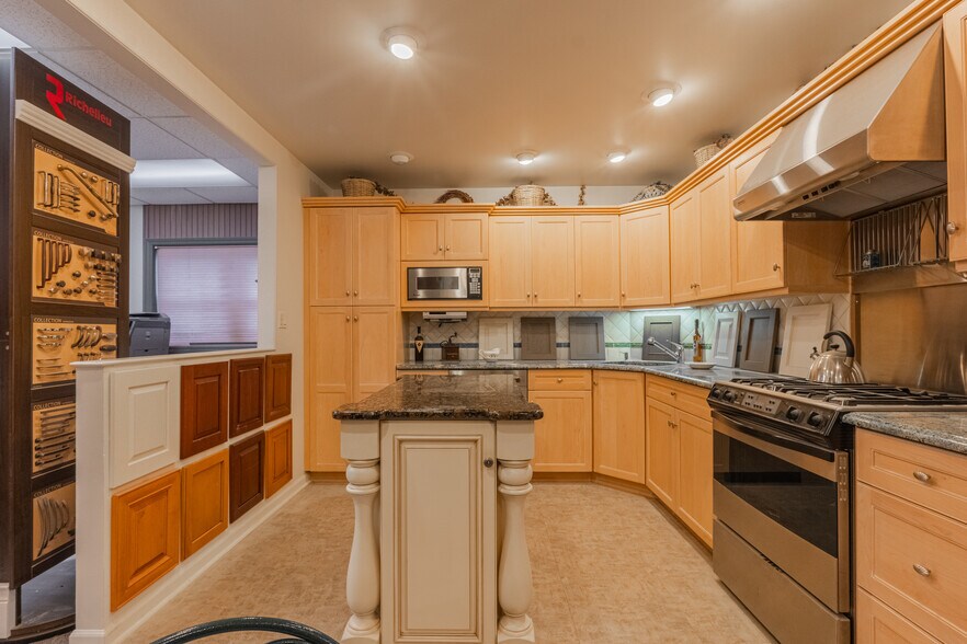 More Photos Of 209-211 Central Ave, East Newark Manufacturing For Sale