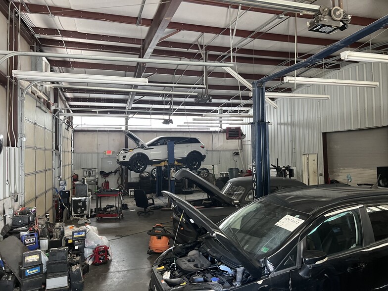 More Photos Of 1520 Alamance Church Rd, Greensboro Warehouse For Lease