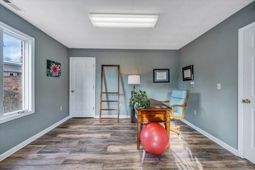 More Photos Of 1234 Maple Ave SW, Roanoke Office For Sale
