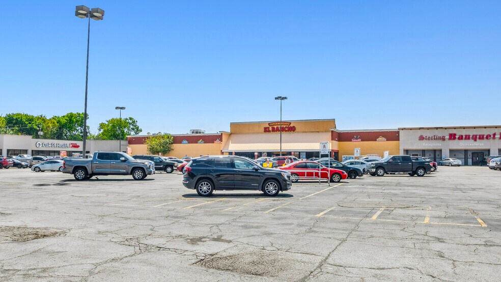 More Photos Of 114-154 Fairmont Pky, Pasadena Storefront For Sale