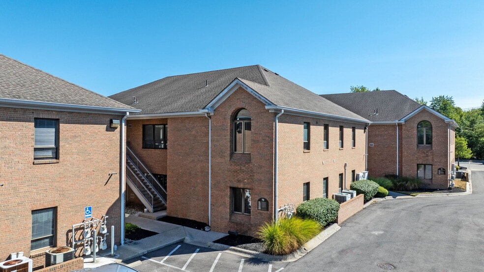 More Photos Of 73 E Wilson Bridge Rd, Worthington Office For Sale