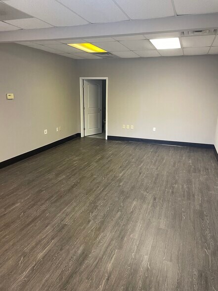 More Photos Of 4000 Fambrough Dr, Powder Springs Warehouse For Lease