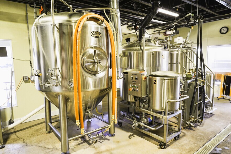 More Photos Of 192 Main St, Winston Bar For Sale