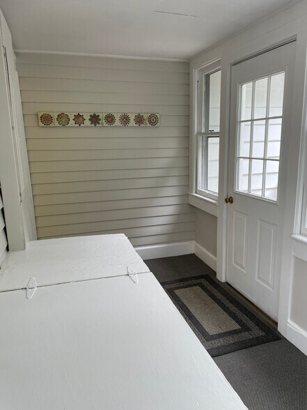 More Photos Of 314 E Atlantic St, South Hill Office For Sale