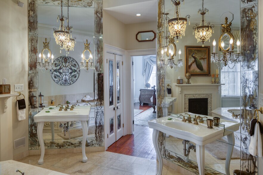 More Photos Of 14 E Taylor St, Savannah Specialty For Sale