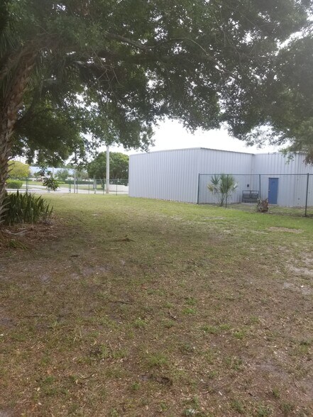 More Photos Of 2007 Okeechobee Rd, Fort Pierce Unknown For Lease