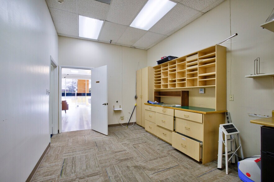 More Photos Of 7118-7170 N Nob Hill Rd, Tamarac General Retail For Lease