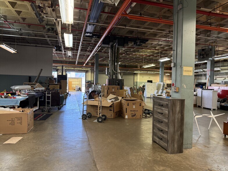 More Photos Of 3949 Euphrosine St, New Orleans Distribution For Sale