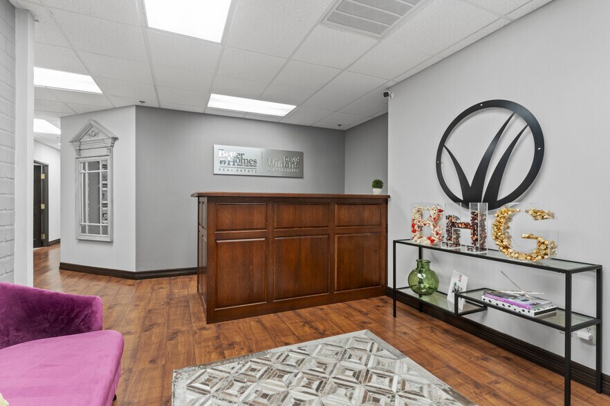 More Photos Of 17734 Preston Rd, Dallas Office For Sale