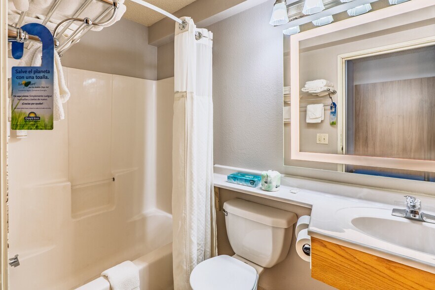 More Photos Of 519 Crook St, Custer Hotel For Sale