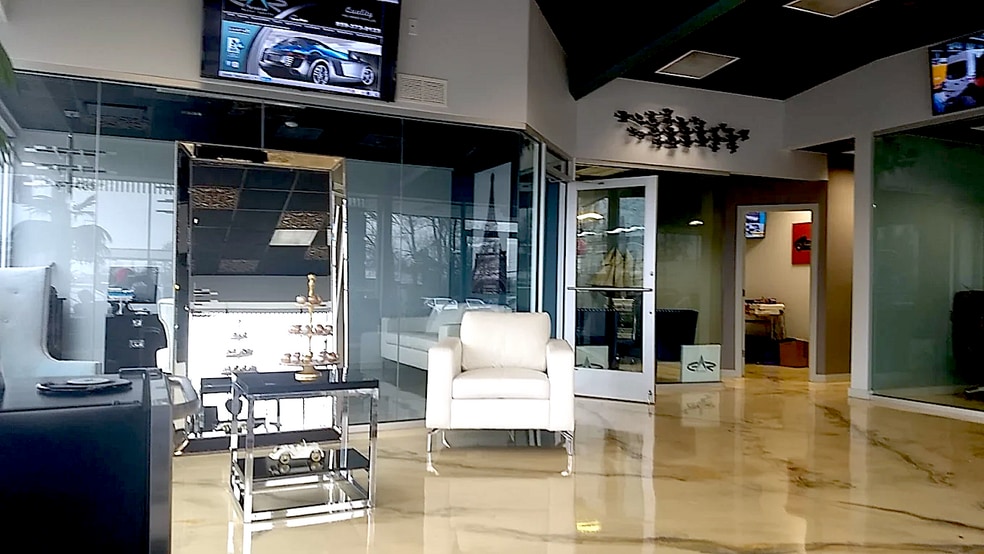 More Photos Of 435 E New Circle Rd, Lexington Specialty For Lease