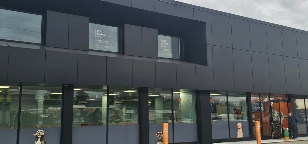 More Photos Of 459-475 Main St E, Milton Freestanding For Lease