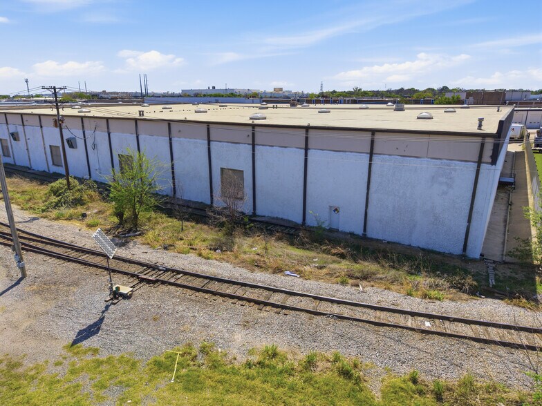 More Photos Of 1903 Exchange Dr, Arlington Distribution For Sale