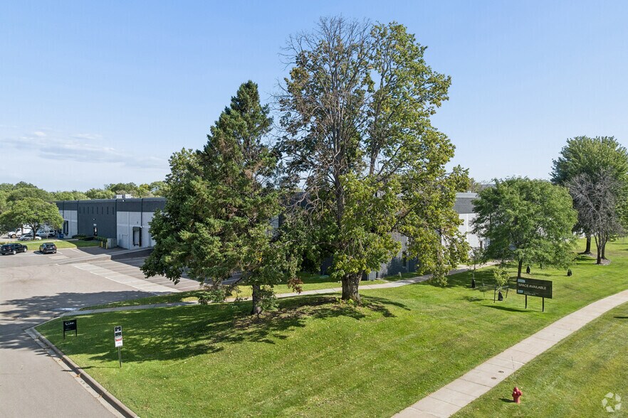 More Photos Of 10901 Hampshire Ave S, Bloomington Warehouse For Lease
