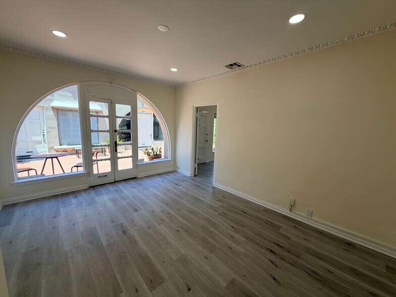 More Photos Of 9528-9546 Brighton Way, Beverly Hills Storefront Retail Office For Lease
