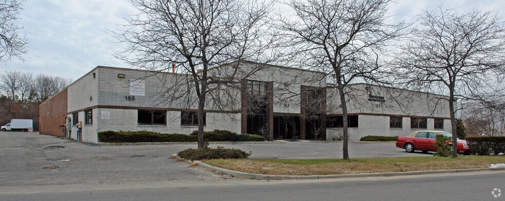 More Photos Of 163 Bridge Rd, Islandia Warehouse For Lease