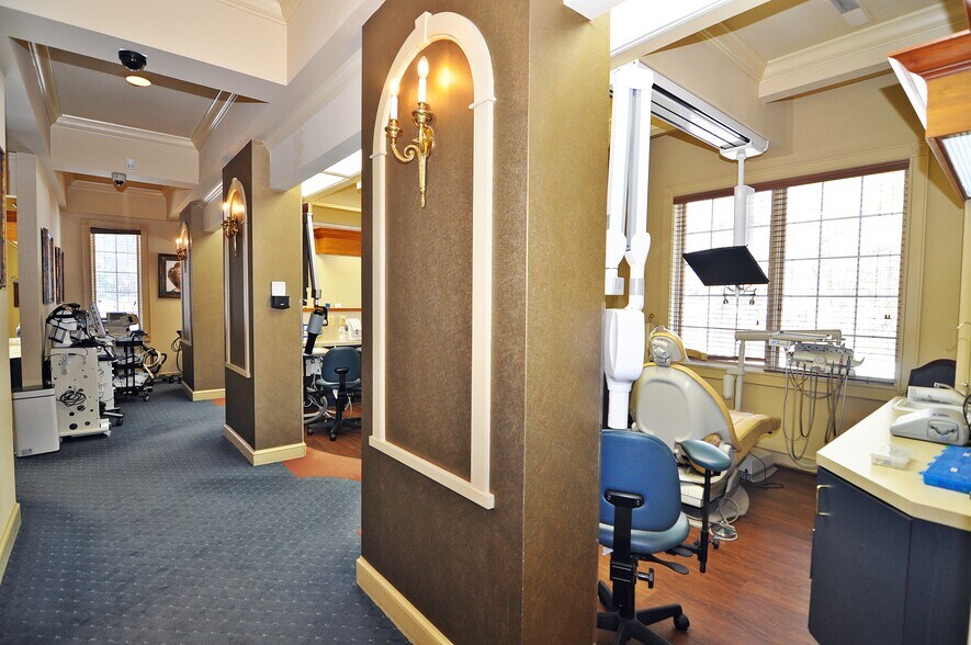 More Photos Of 10614 Warwick Ave, Fairfax Office For Lease