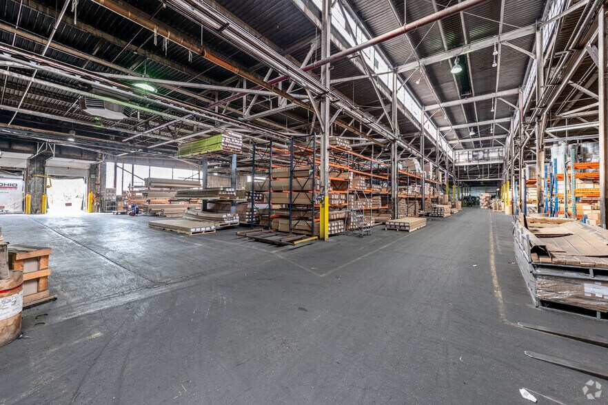More Photos Of 225 Hubbard Rd, Youngstown Warehouse For Lease