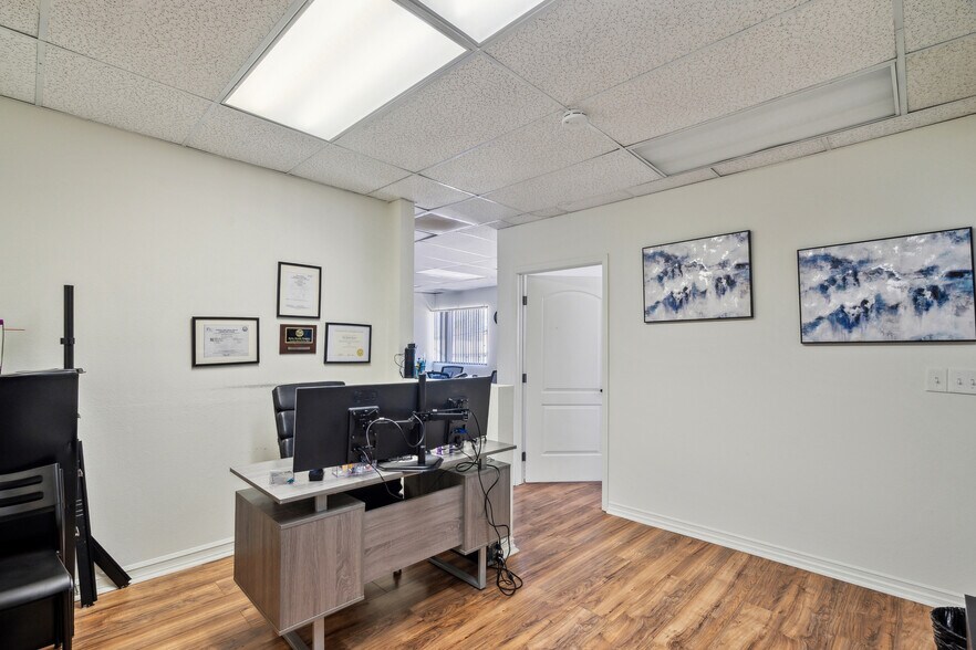 More Photos Of 17037 Chatsworth St, Granada Hills Office For Sale