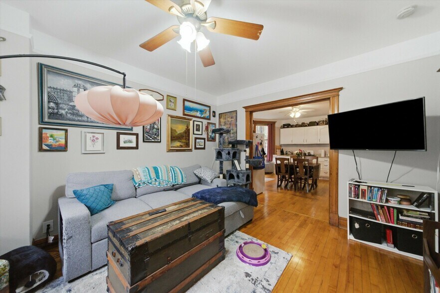 More Photos Of 905 W Fletcher St, Chicago Apartments For Sale