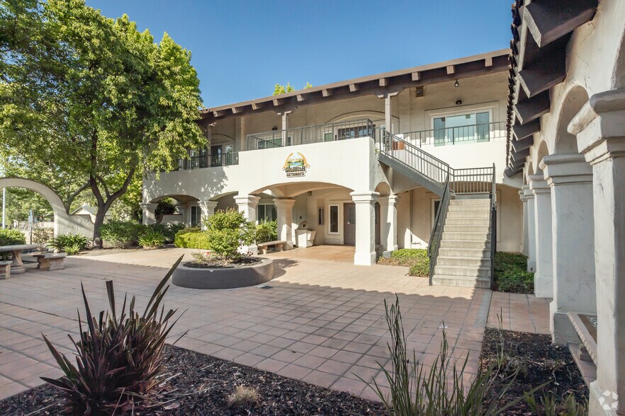 More Photos Of 8350 Auburn Blvd, Citrus Heights Office For Lease