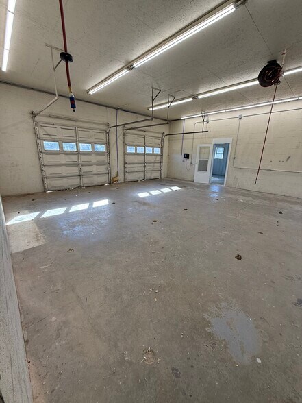 More Photos Of 5785 Tennessee 226, Savannah Flex For Lease