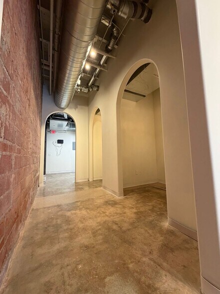 More Photos Of 1207 S Lewis Ave, Tulsa Warehouse For Lease