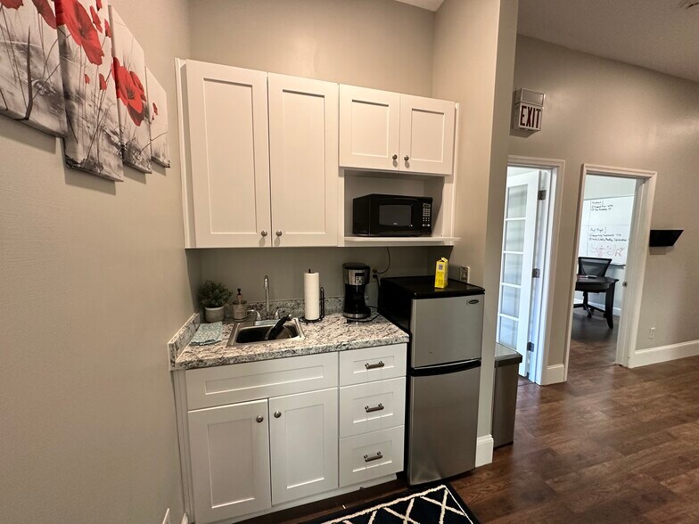 More Photos Of 100 Professional Park Dr, Cumming Office For Lease